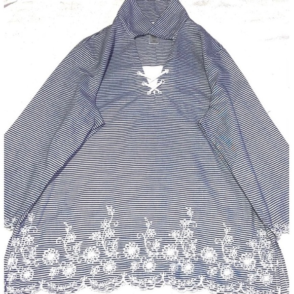 Pretty blouse - Picture 1 of 3